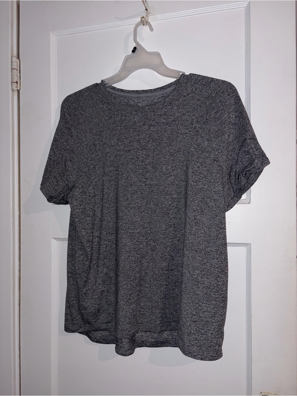 Lululemon L Heathered Gray Short Sleeve Tee